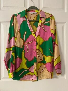 T12a- ZARA Vibrant Floral V-Neck Button Up Shirt